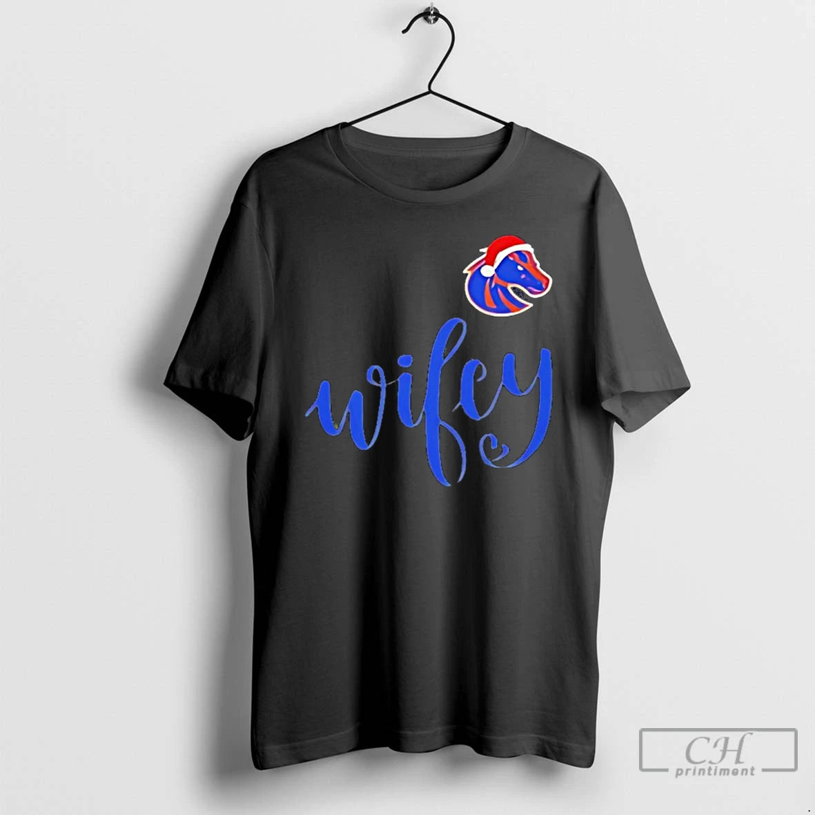Classic Wifey Boise State Broncos Santa Hat Merry Christmas T-Shirts, Hoodie, Sweatshirt | AU01DripNestTees.com