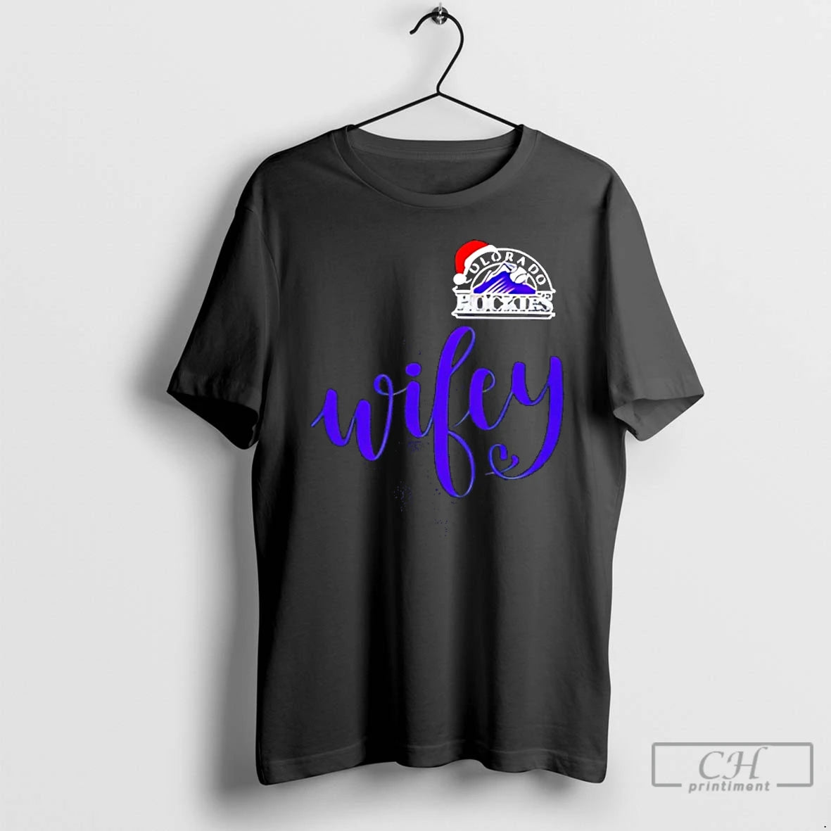Classic Wifey Colorado Rockies Santa Hat Merry Christmas T-Shirts, Hoodie, Sweatshirt | AU01DripNestTees.com