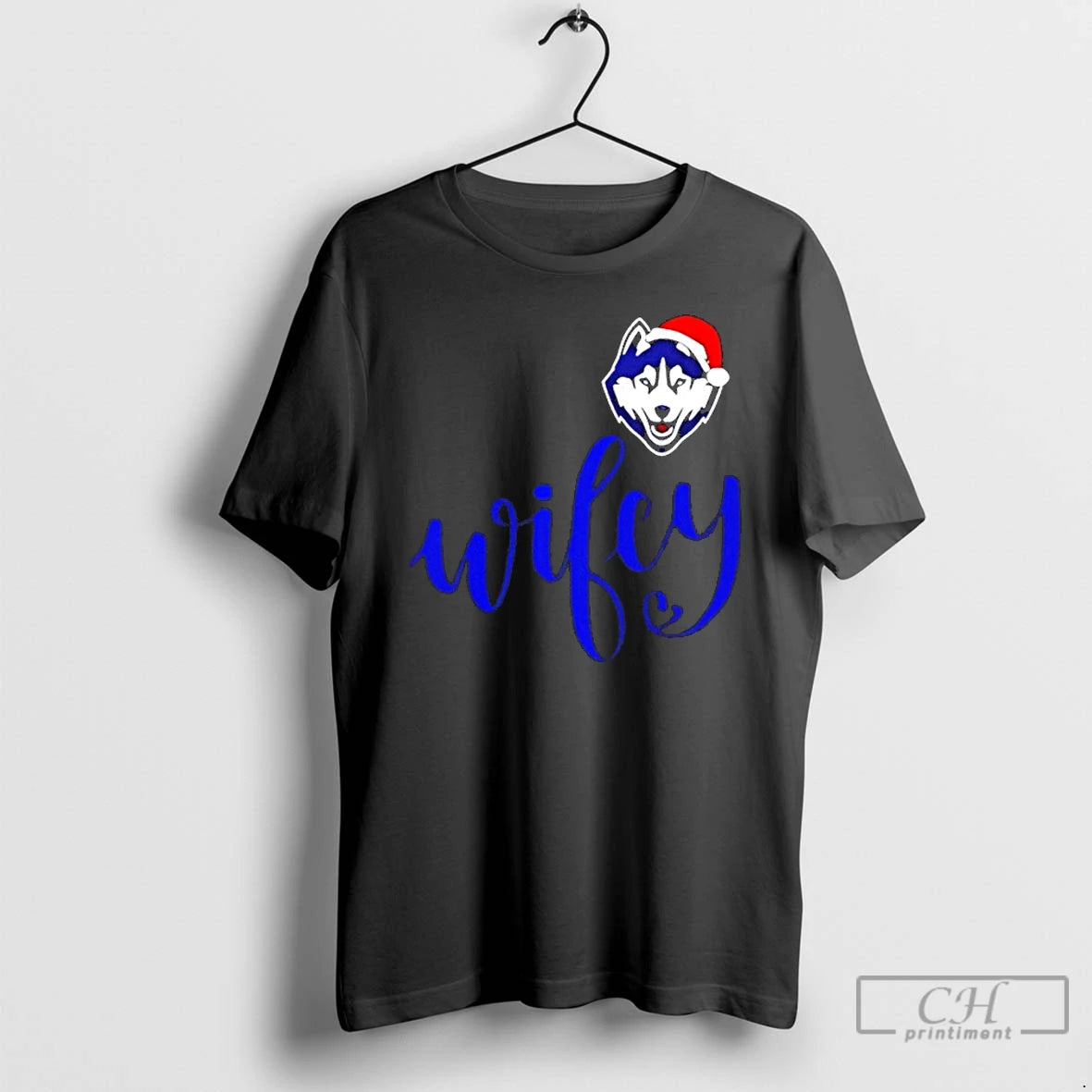 Classic Wifey Connecticut Huskies Santa Hat Merry Christmas T-Shirts, Hoodie, Sweatshirt | AU01DripNestTees.com