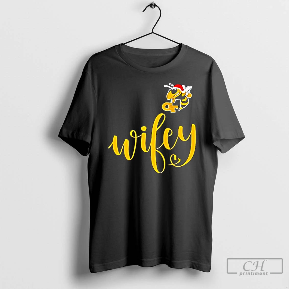 Classic Wifey Georgia Tech Yellow Jackets Santa Hat Merry Christmas T-Shirts, Hoodie, Sweatshirt | AU01DripNestTees.com