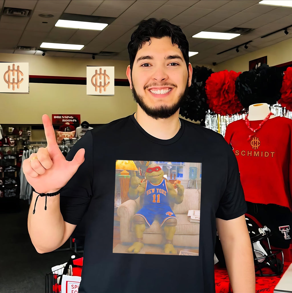 Ninja Turtles wearing New York Knicks jersey eating pizza shirt