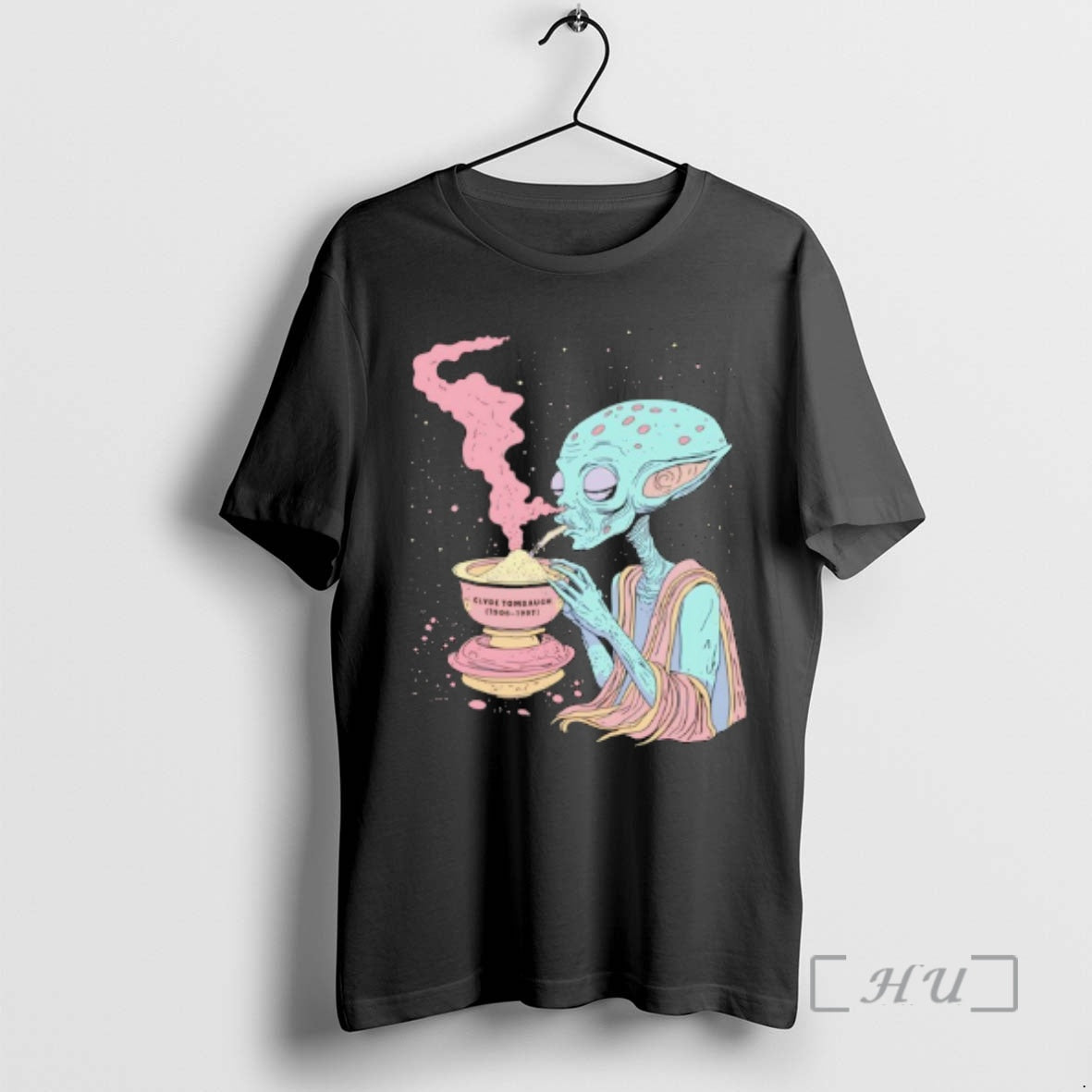 Officials Alien Inhale Smoke Clyde Tombaugh 1906 1997 T-Shirts, Hoodie, Sweatshirt | AU01DripNestTees.com