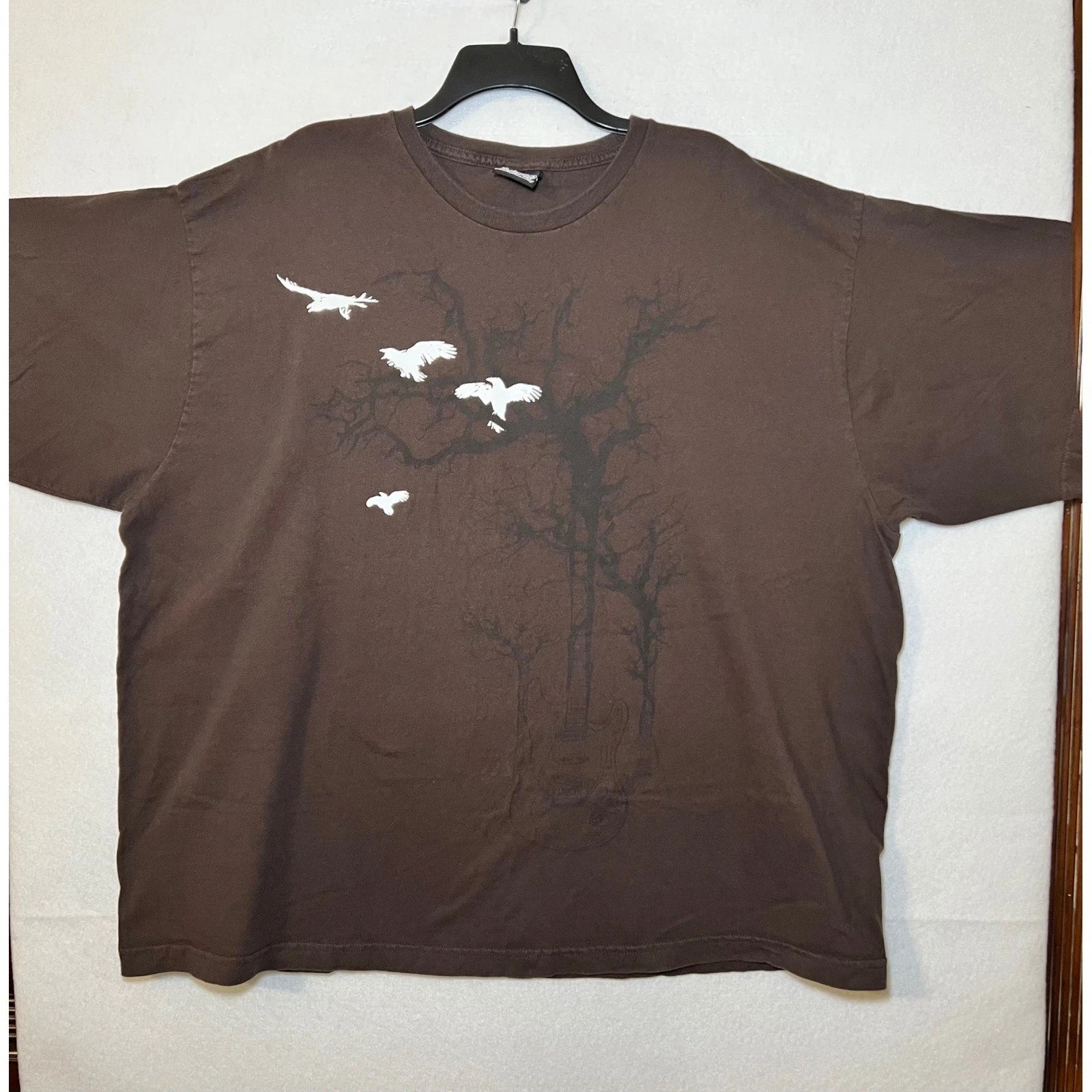 Hybrid Tees Crows Guitar Grunge Indie Emo Y2K Skater Graphic TShirt Brown Men XL